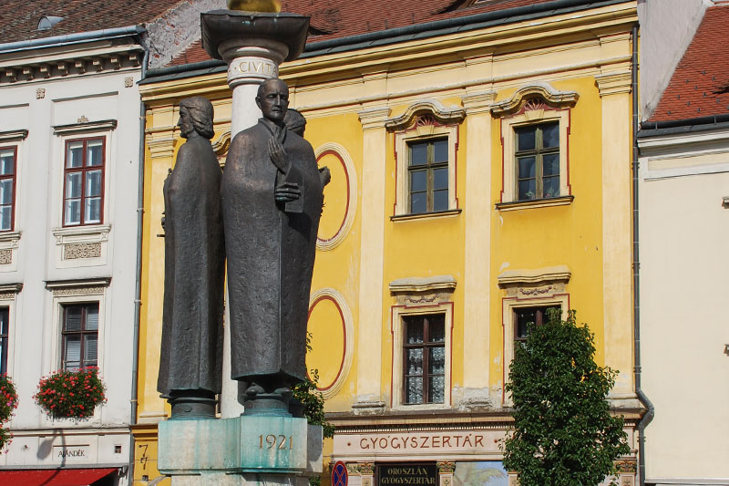 Hűségkút bronzfigurák