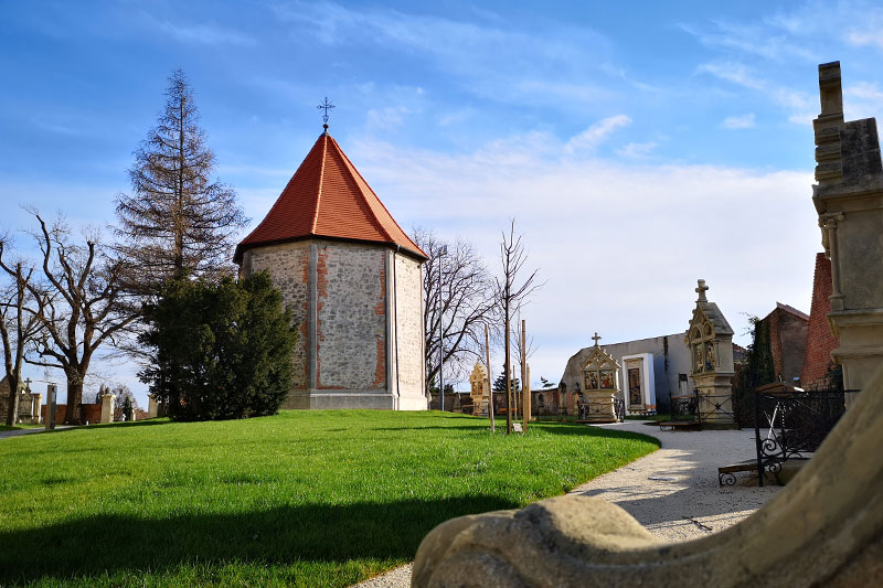 Szent Jakab-kápolna és a régi temető